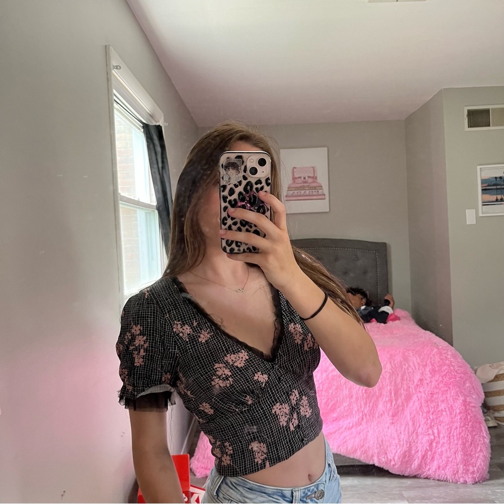 urban outfitters floral crop top